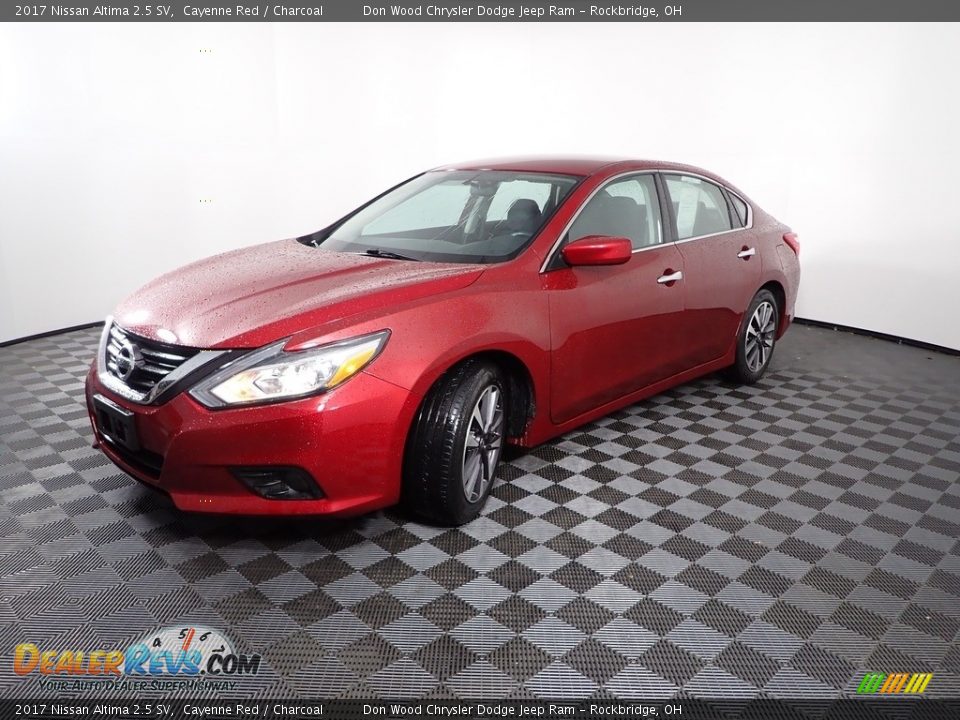 2017 Nissan Altima 2.5 SV Cayenne Red / Charcoal Photo #5