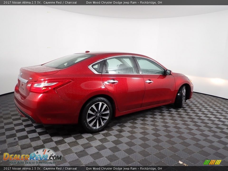 2017 Nissan Altima 2.5 SV Cayenne Red / Charcoal Photo #10