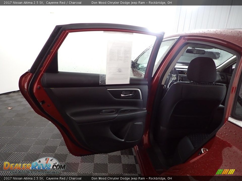 2017 Nissan Altima 2.5 SV Cayenne Red / Charcoal Photo #22