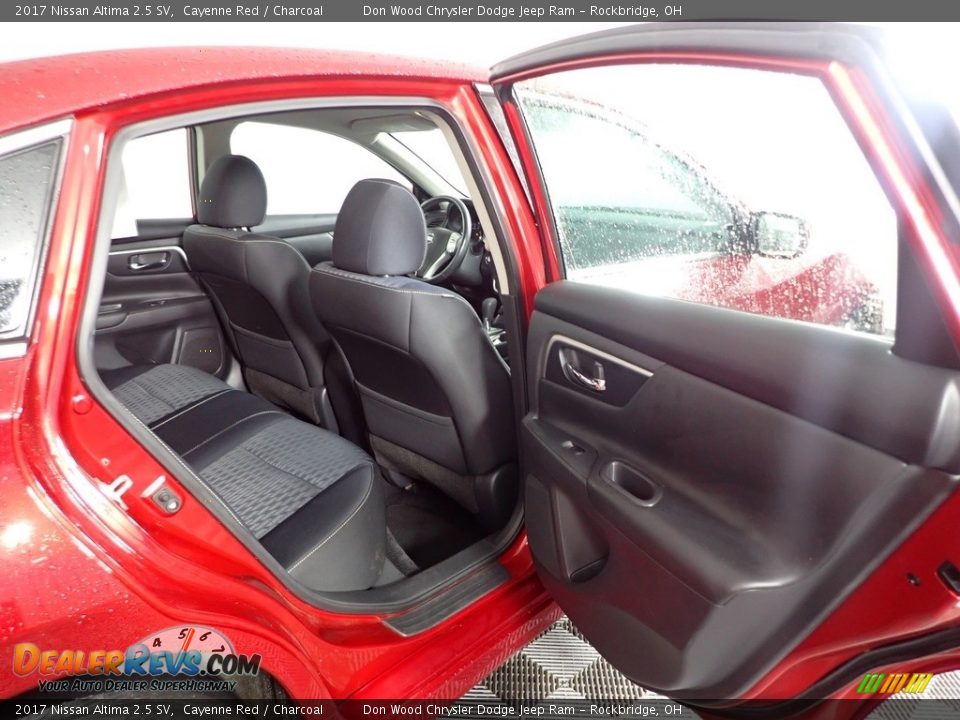 2017 Nissan Altima 2.5 SV Cayenne Red / Charcoal Photo #27