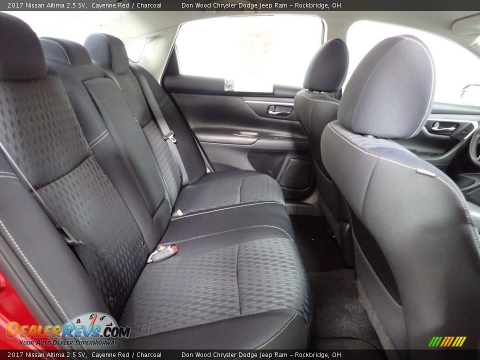 2017 Nissan Altima 2.5 SV Cayenne Red / Charcoal Photo #28