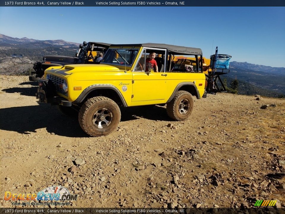 Front 3/4 View of 1973 Ford Bronco 4x4 Photo #1