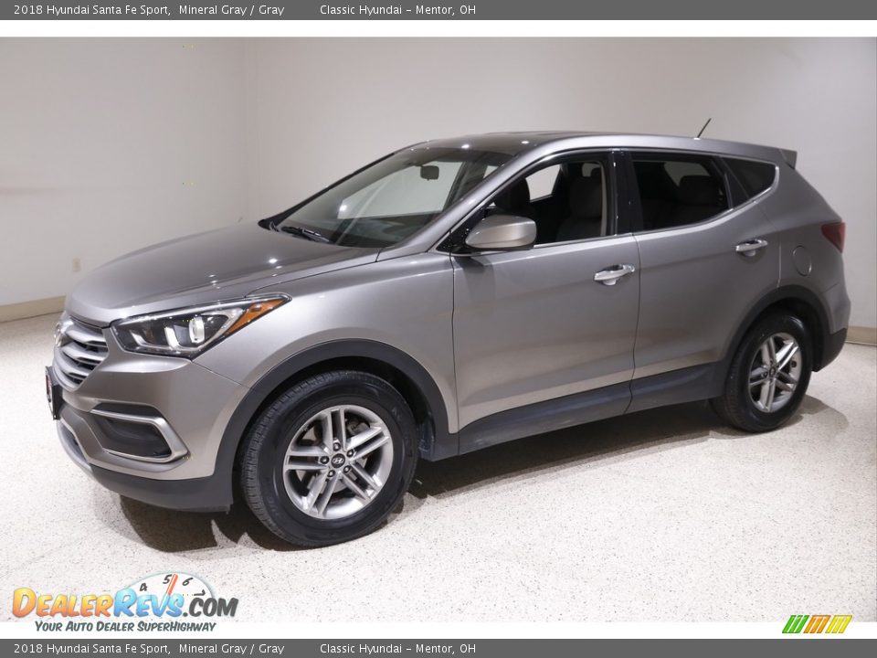 Front 3/4 View of 2018 Hyundai Santa Fe Sport  Photo #3