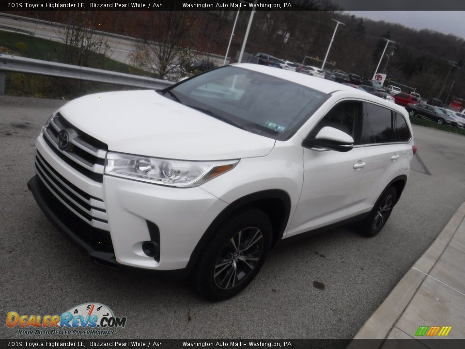 2019 Toyota Highlander LE Blizzard Pearl White / Ash Photo #10