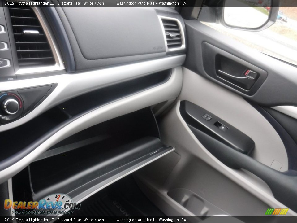 2019 Toyota Highlander LE Blizzard Pearl White / Ash Photo #27