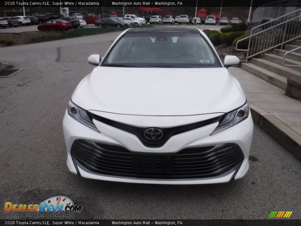 2018 Toyota Camry XLE Super White / Macadamia Photo #13