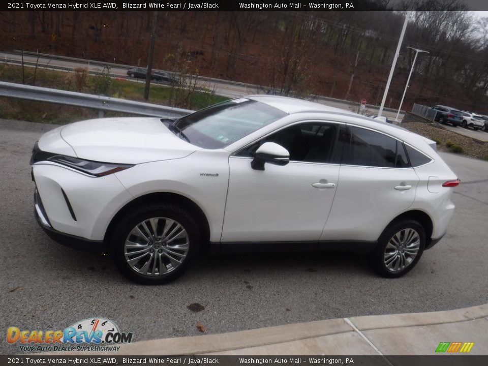 2021 Toyota Venza Hybrid XLE AWD Blizzard White Pearl / Java/Black Photo #18