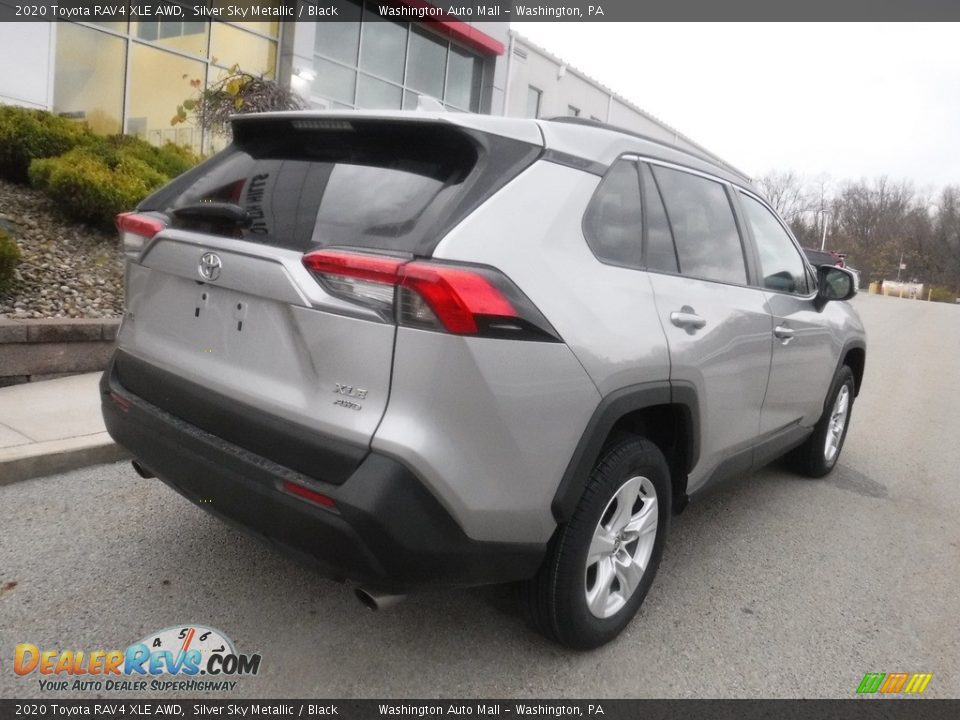 2020 Toyota RAV4 XLE AWD Silver Sky Metallic / Black Photo #17