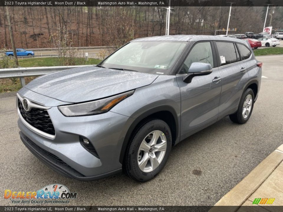 Front 3/4 View of 2023 Toyota Highlander LE Photo #7