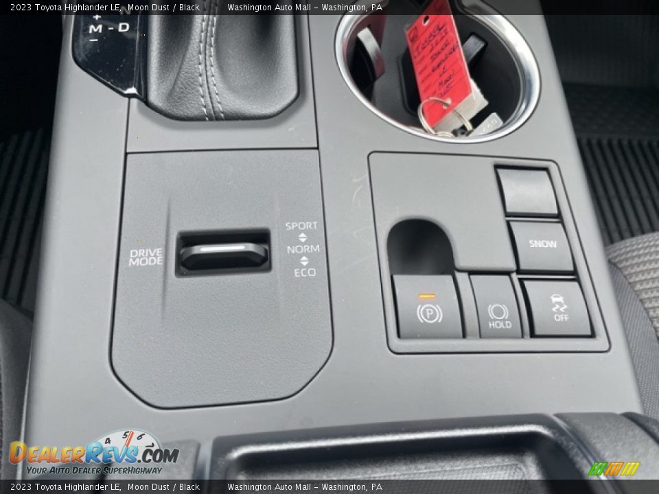 Controls of 2023 Toyota Highlander LE Photo #14