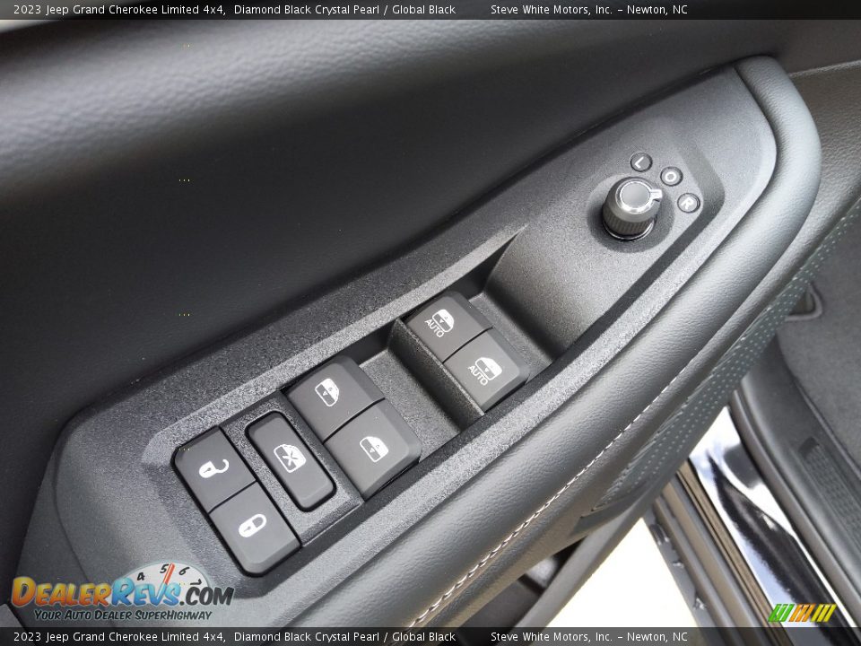 2023 Jeep Grand Cherokee Limited 4x4 Diamond Black Crystal Pearl / Global Black Photo #11