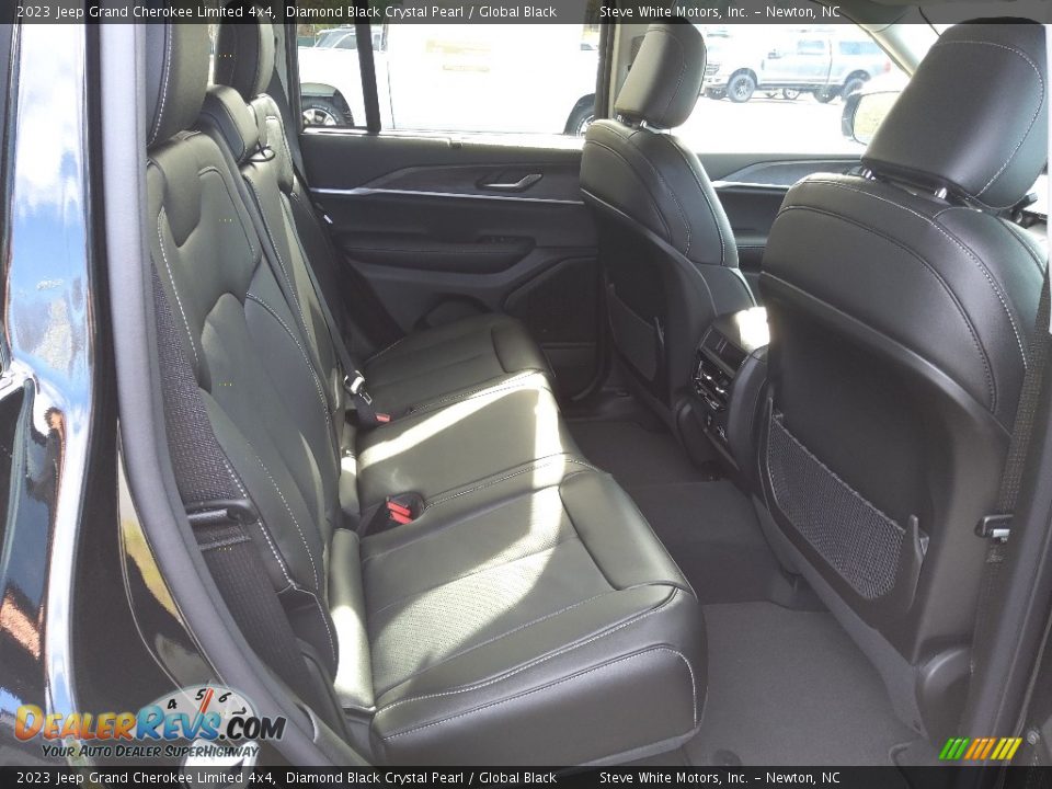 2023 Jeep Grand Cherokee Limited 4x4 Diamond Black Crystal Pearl / Global Black Photo #17