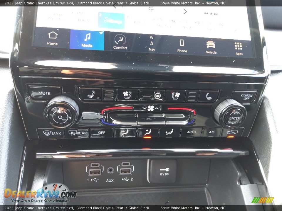 2023 Jeep Grand Cherokee Limited 4x4 Diamond Black Crystal Pearl / Global Black Photo #27