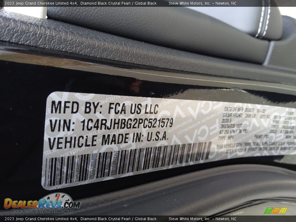 2023 Jeep Grand Cherokee Limited 4x4 Diamond Black Crystal Pearl / Global Black Photo #33
