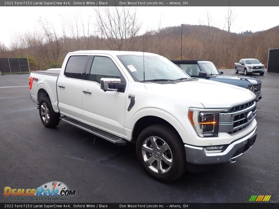Front 3/4 View of 2022 Ford F150 Lariat SuperCrew 4x4 Photo #2