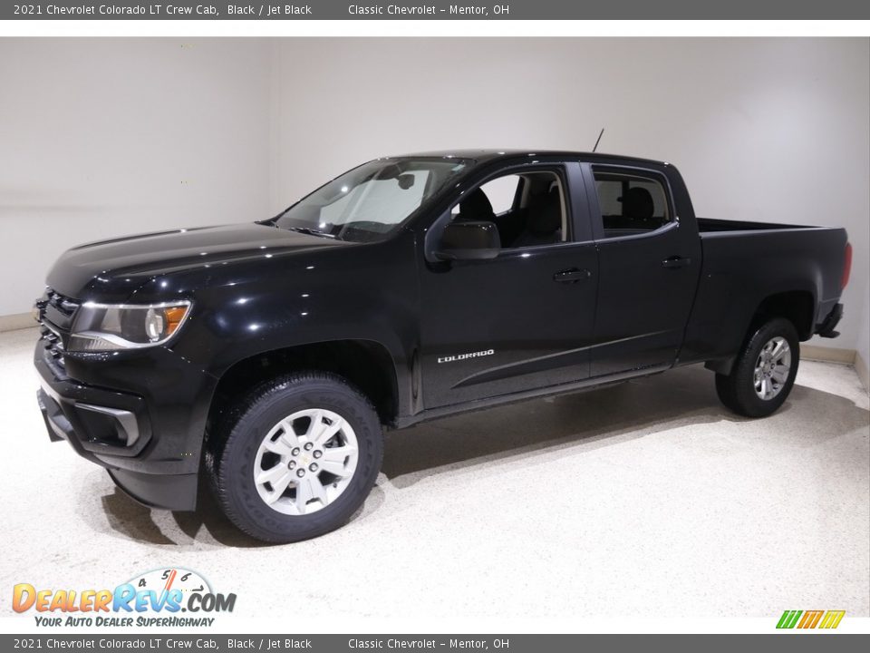 Front 3/4 View of 2021 Chevrolet Colorado LT Crew Cab Photo #3