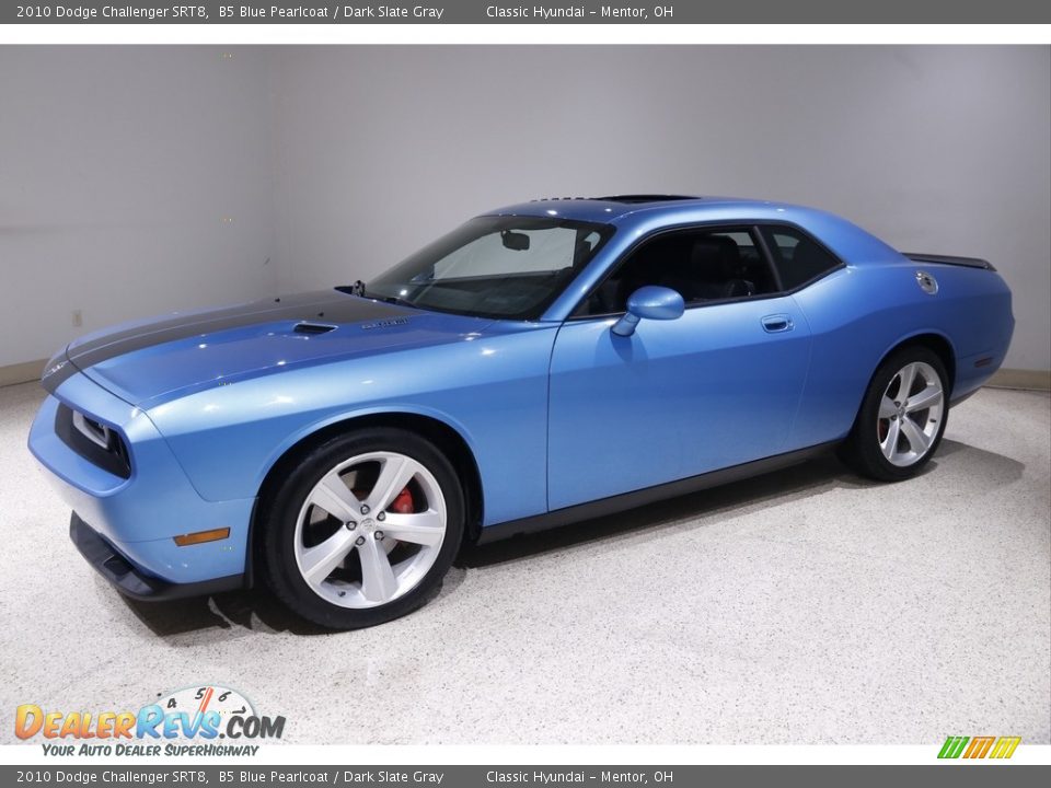 Front 3/4 View of 2010 Dodge Challenger SRT8 Photo #3