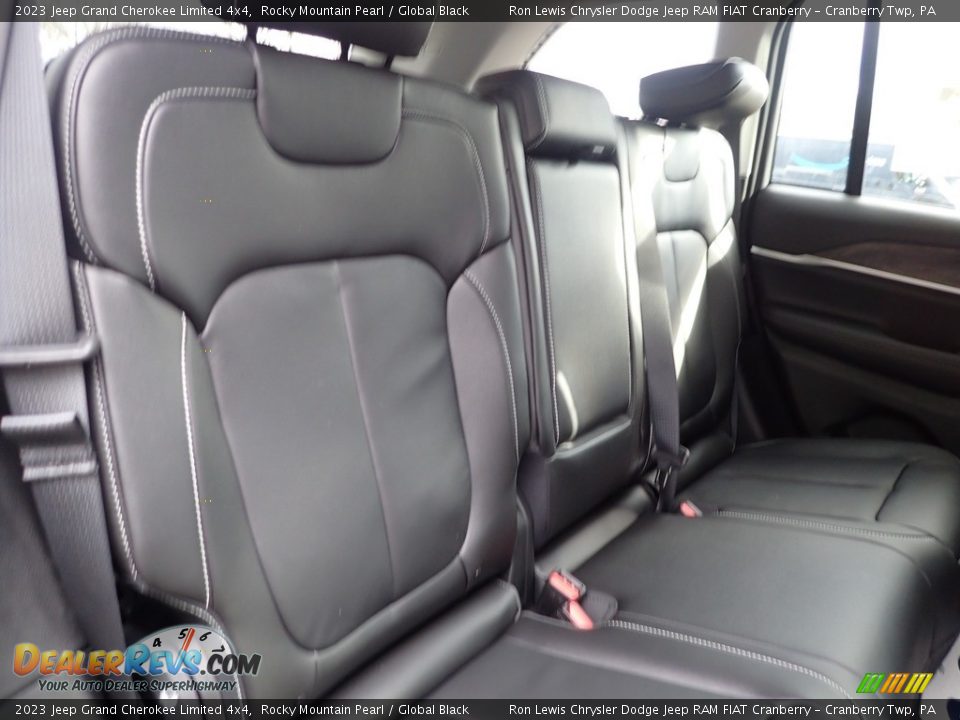 2023 Jeep Grand Cherokee Limited 4x4 Rocky Mountain Pearl / Global Black Photo #11