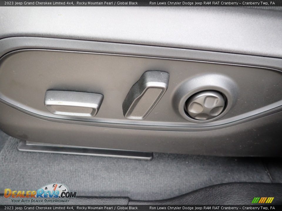 2023 Jeep Grand Cherokee Limited 4x4 Rocky Mountain Pearl / Global Black Photo #15