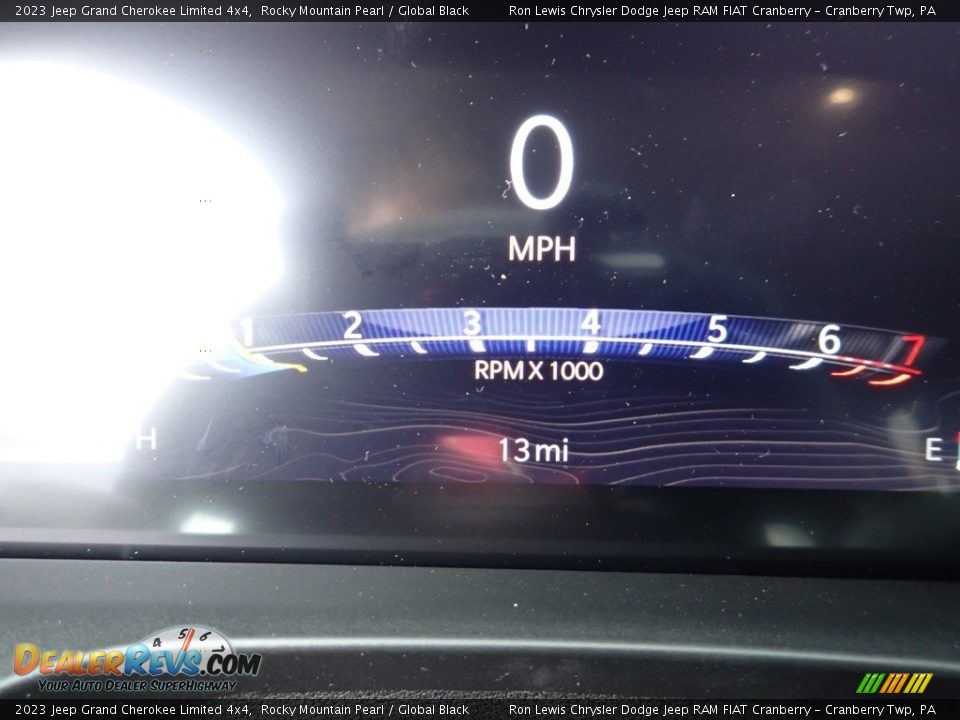 2023 Jeep Grand Cherokee Limited 4x4 Rocky Mountain Pearl / Global Black Photo #16