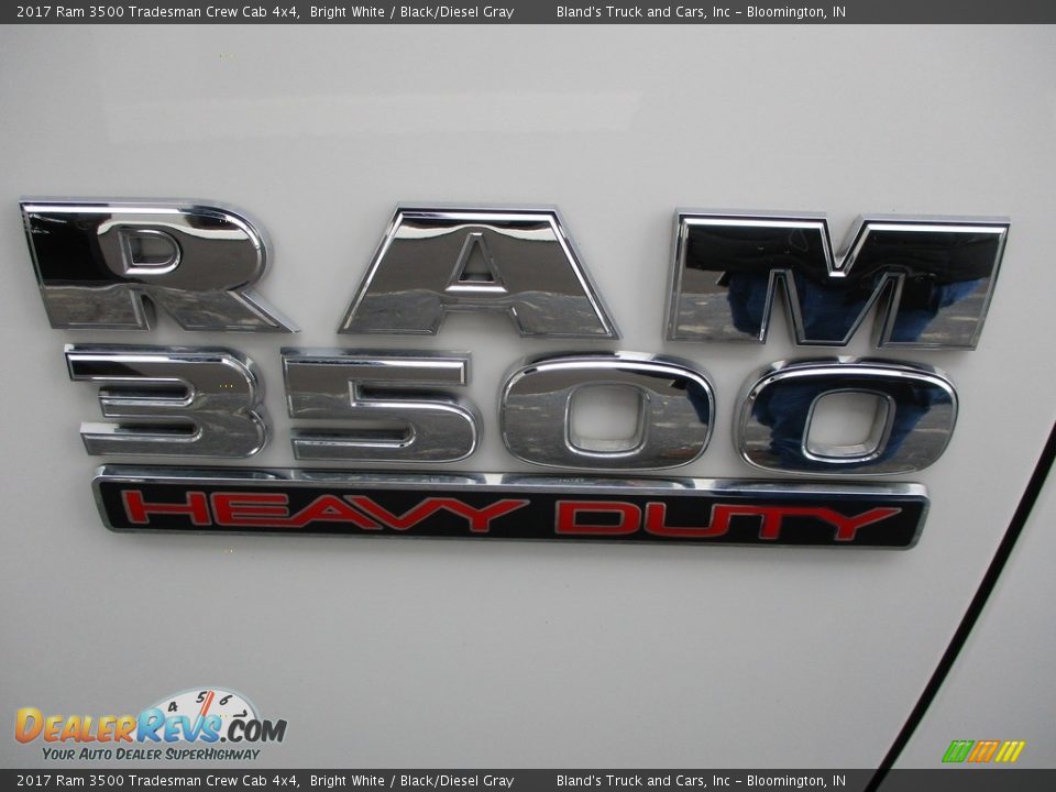 2017 Ram 3500 Tradesman Crew Cab 4x4 Bright White / Black/Diesel Gray Photo #26