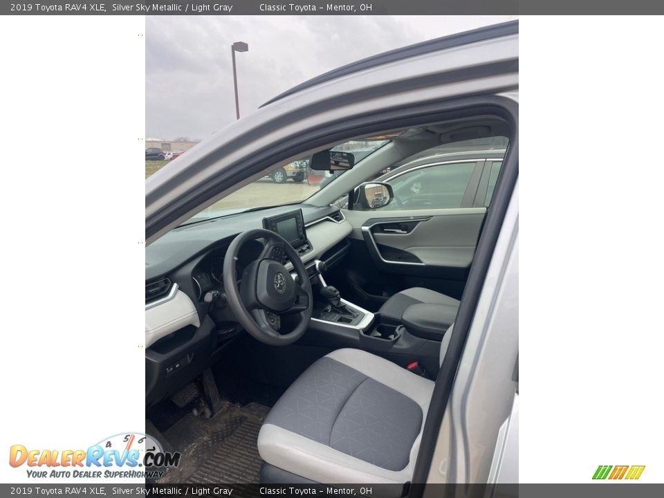 2019 Toyota RAV4 XLE Silver Sky Metallic / Light Gray Photo #3