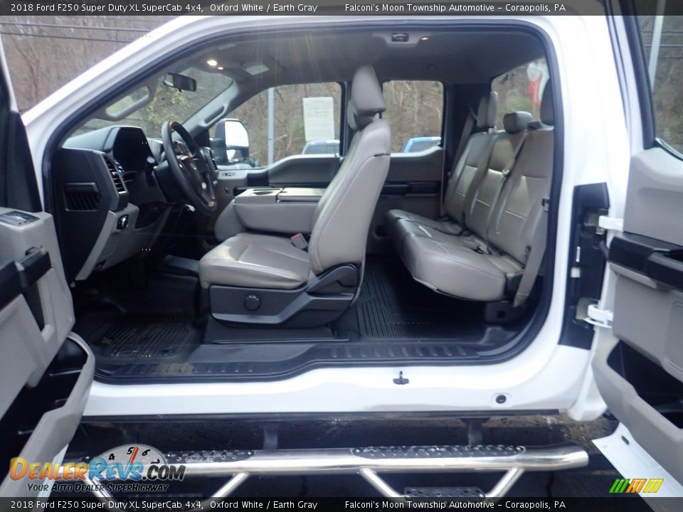 2018 Ford F250 Super Duty XL SuperCab 4x4 Oxford White / Earth Gray Photo #21