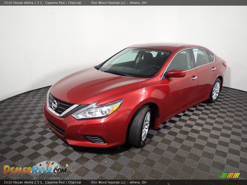 2016 Nissan Altima 2.5 S Cayenne Red / Charcoal Photo #6