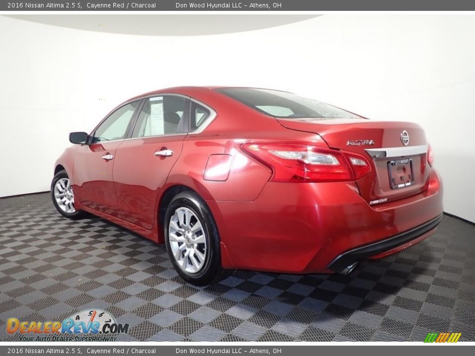 2016 Nissan Altima 2.5 S Cayenne Red / Charcoal Photo #7