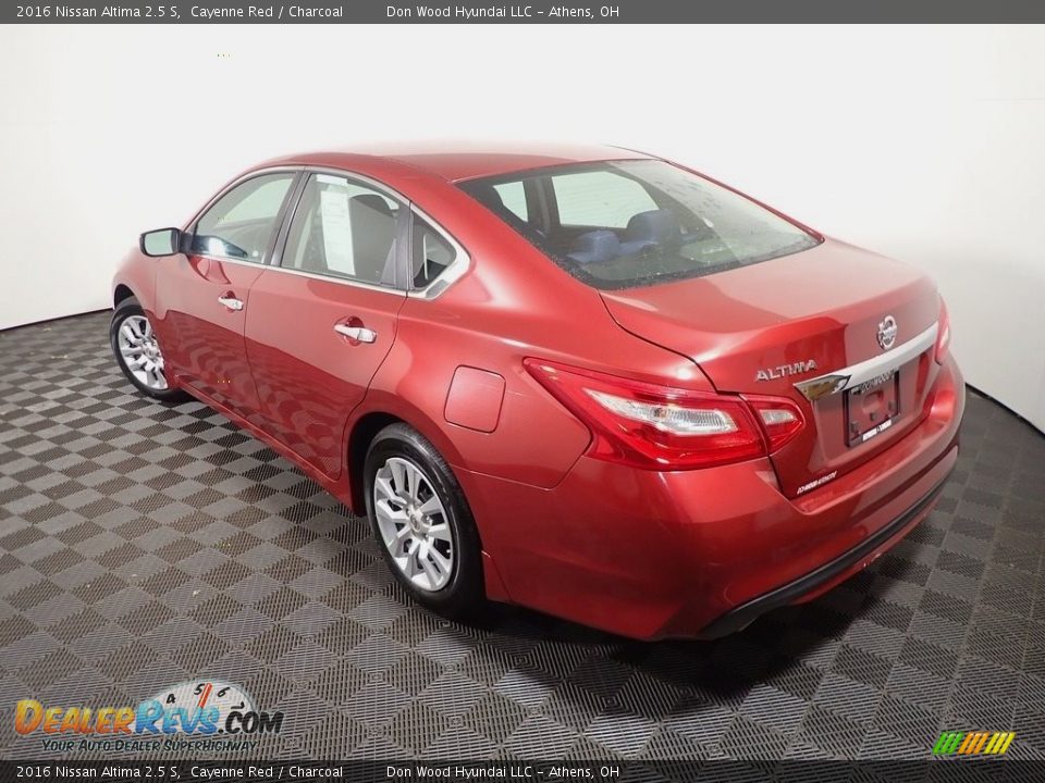 2016 Nissan Altima 2.5 S Cayenne Red / Charcoal Photo #8