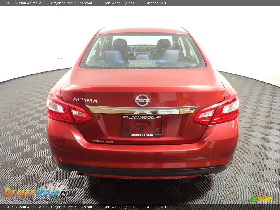 2016 Nissan Altima 2.5 S Cayenne Red / Charcoal Photo #9