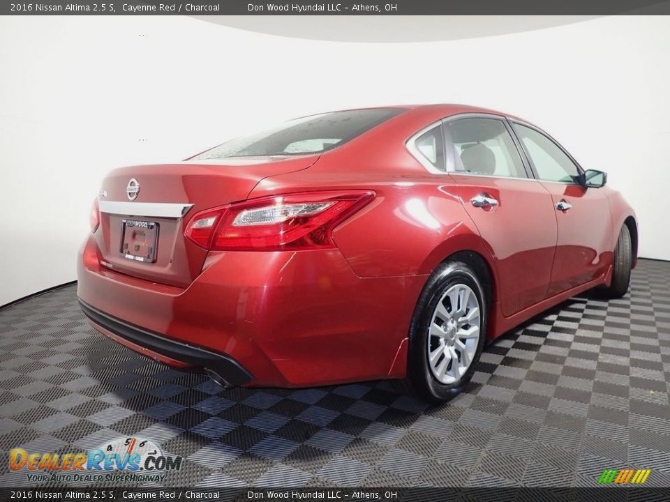 2016 Nissan Altima 2.5 S Cayenne Red / Charcoal Photo #12