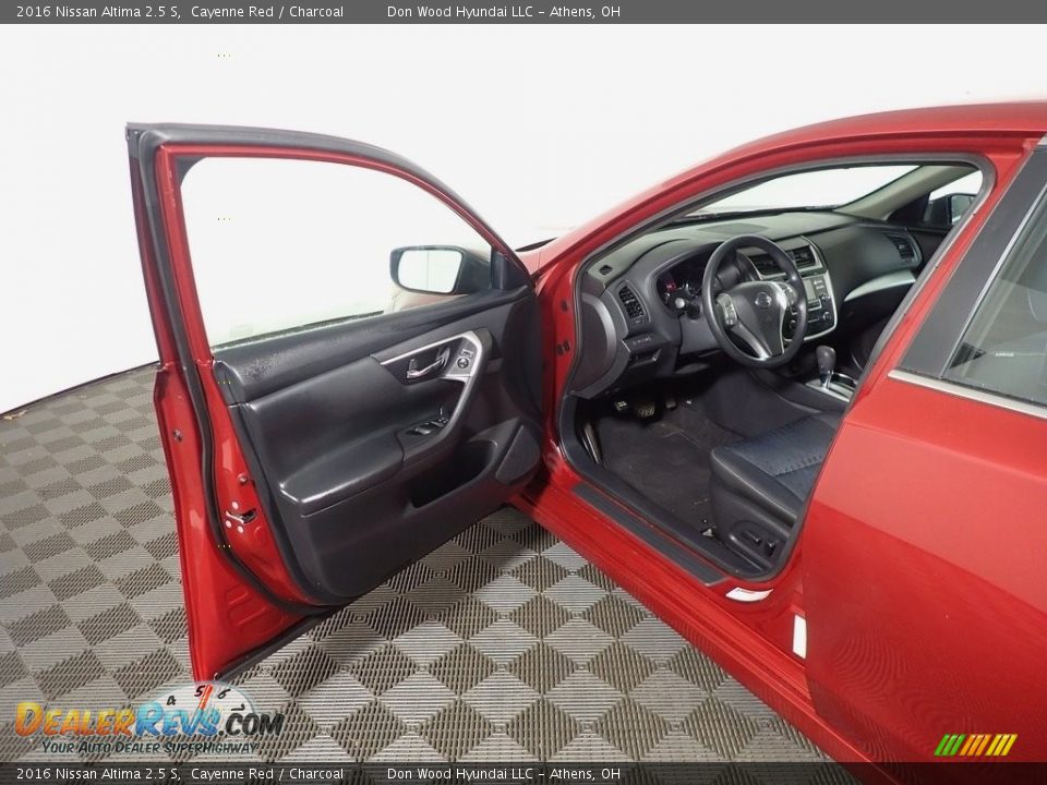 2016 Nissan Altima 2.5 S Cayenne Red / Charcoal Photo #17
