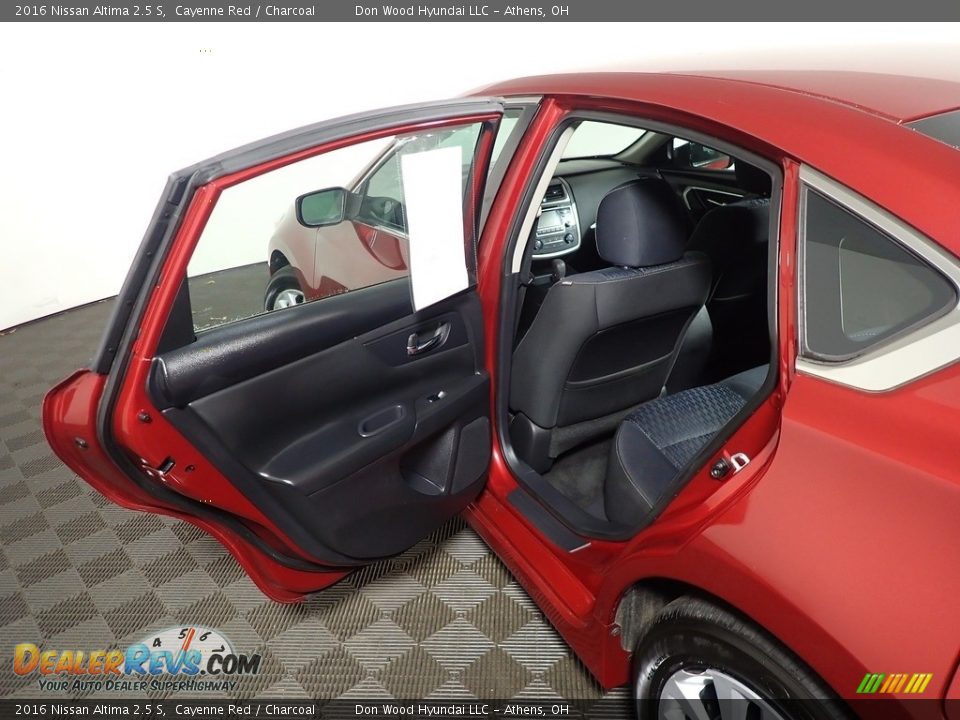 2016 Nissan Altima 2.5 S Cayenne Red / Charcoal Photo #28