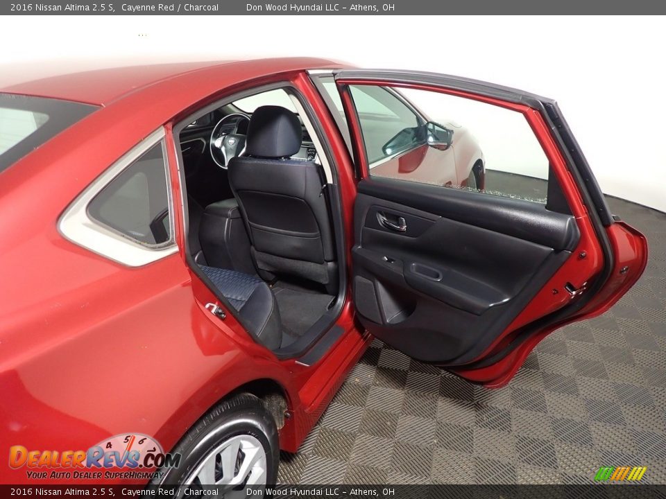 2016 Nissan Altima 2.5 S Cayenne Red / Charcoal Photo #30