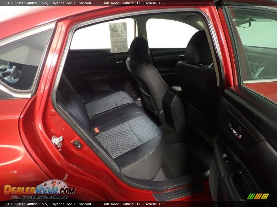 2016 Nissan Altima 2.5 S Cayenne Red / Charcoal Photo #31