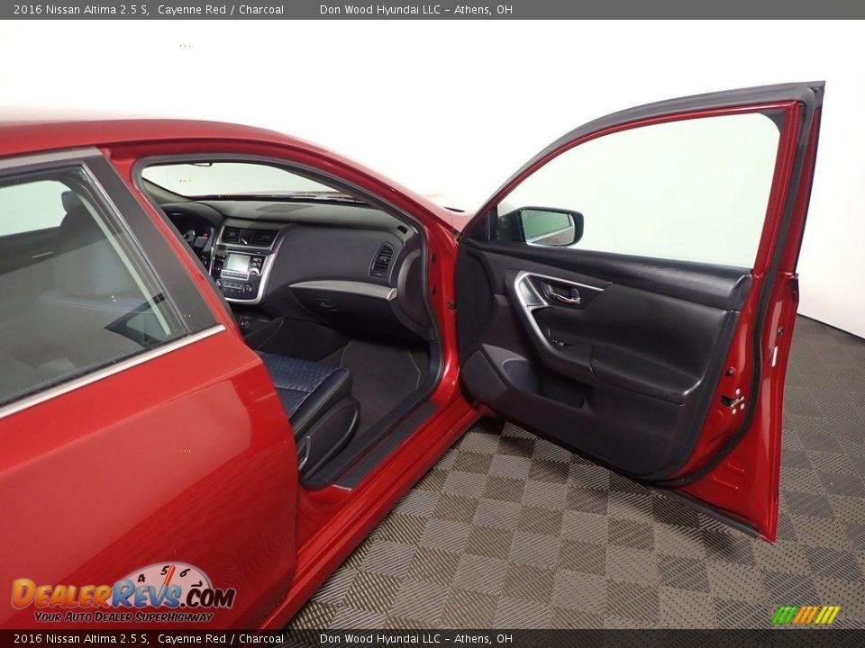 2016 Nissan Altima 2.5 S Cayenne Red / Charcoal Photo #32