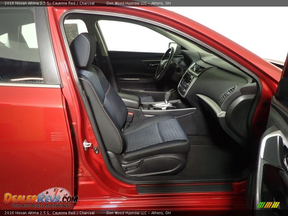 2016 Nissan Altima 2.5 S Cayenne Red / Charcoal Photo #33
