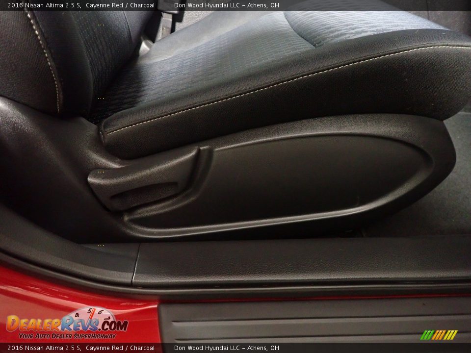 2016 Nissan Altima 2.5 S Cayenne Red / Charcoal Photo #34