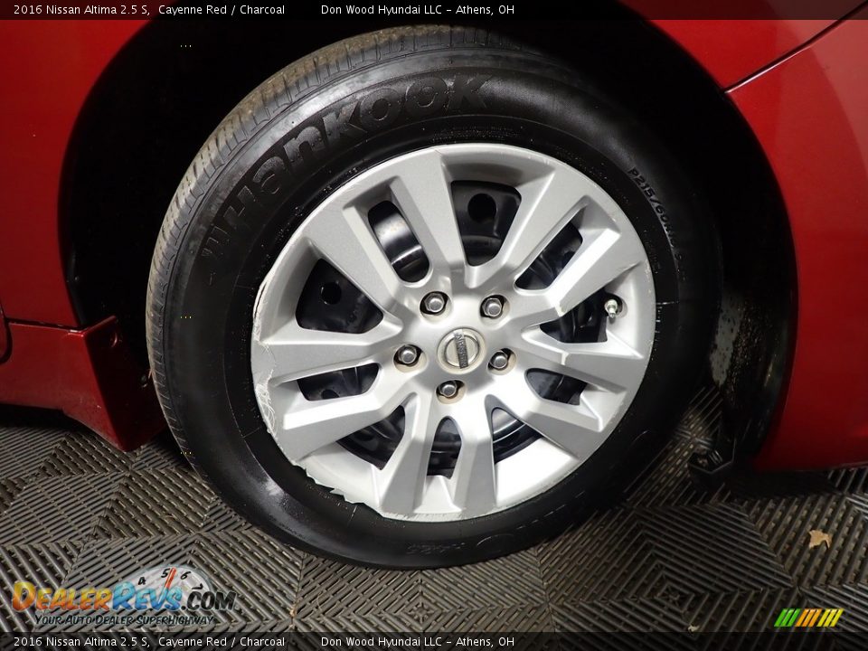 2016 Nissan Altima 2.5 S Cayenne Red / Charcoal Photo #35