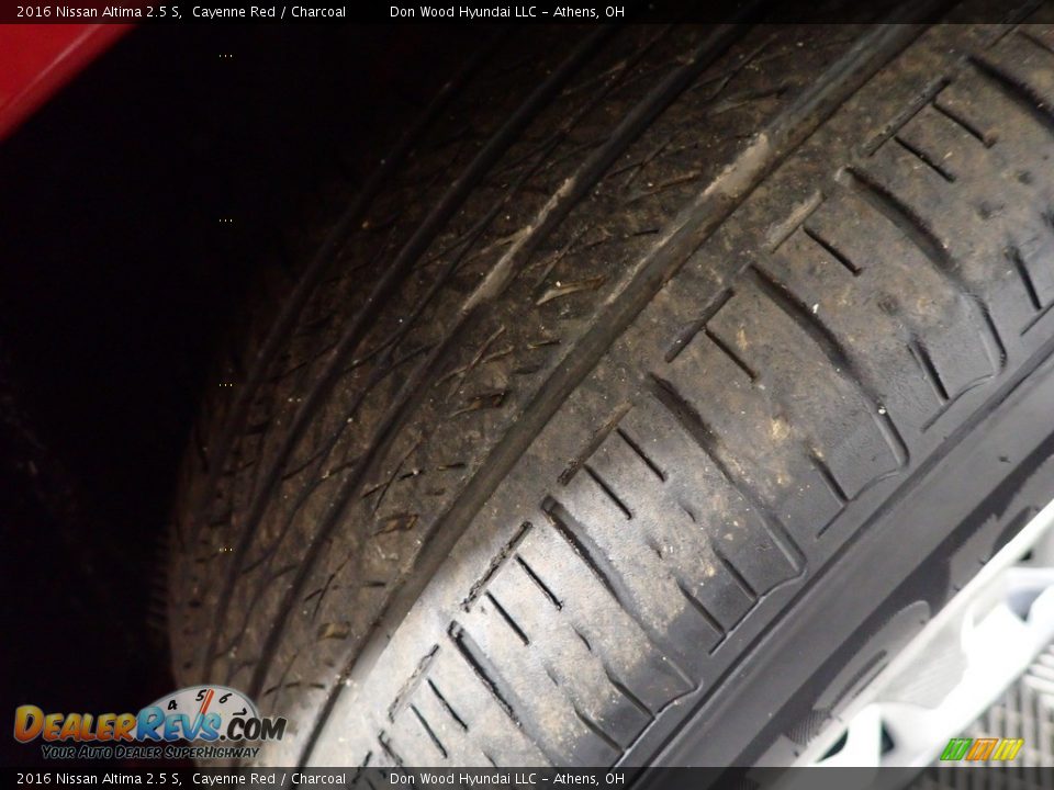 2016 Nissan Altima 2.5 S Cayenne Red / Charcoal Photo #36