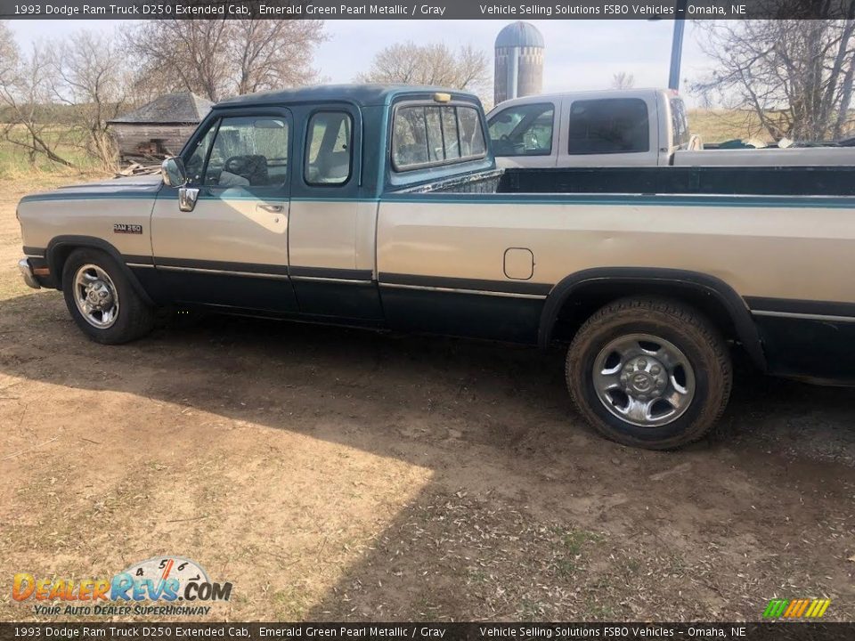 1993 Dodge Ram Truck D250 Extended Cab Emerald Green Pearl Metallic / Gray Photo #2