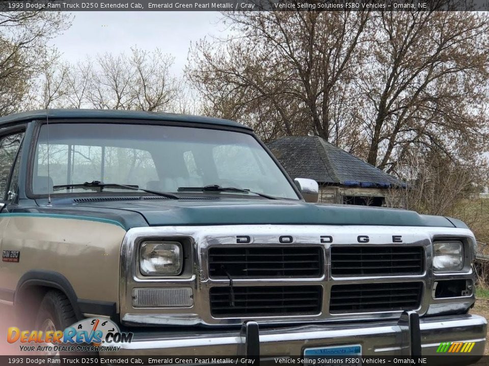 1993 Dodge Ram Truck D250 Extended Cab Emerald Green Pearl Metallic / Gray Photo #3