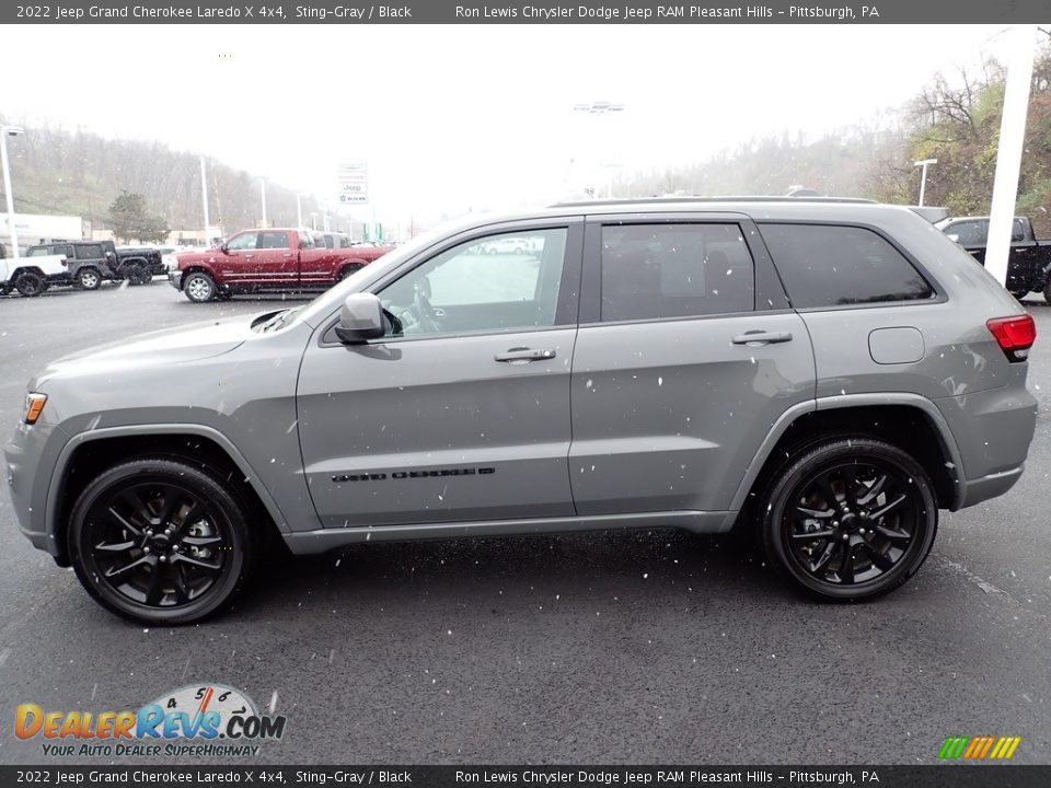 Sting-Gray 2022 Jeep Grand Cherokee Laredo X 4x4 Photo #2