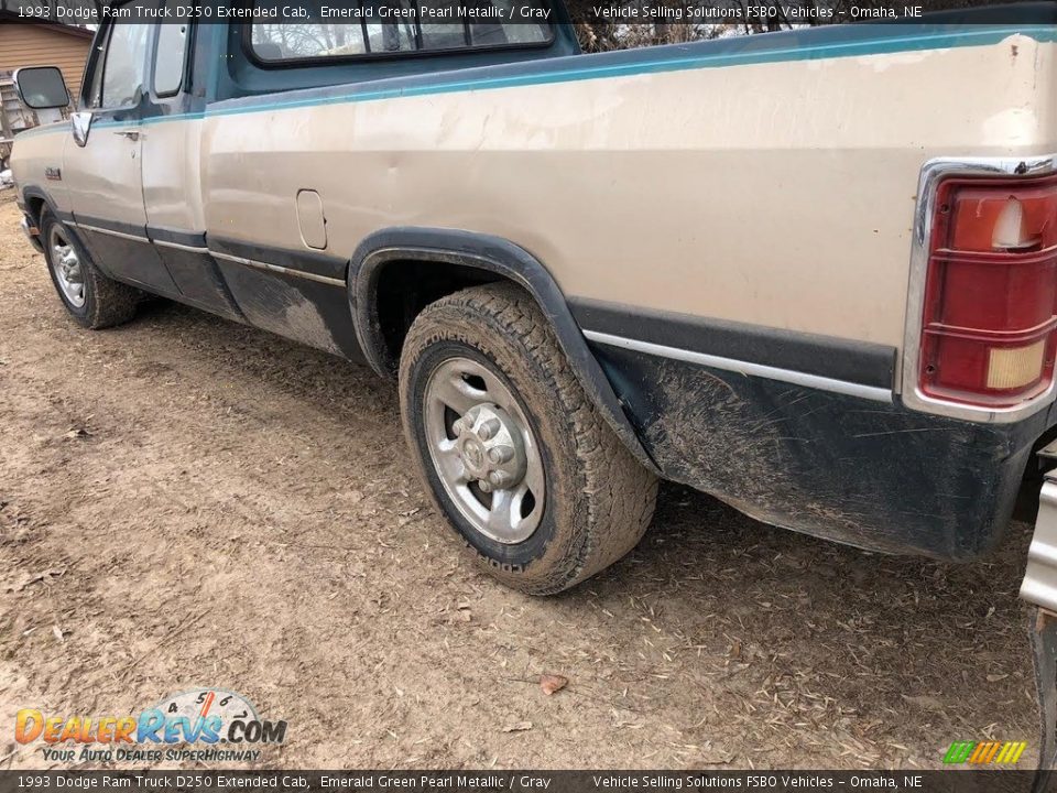 1993 Dodge Ram Truck D250 Extended Cab Emerald Green Pearl Metallic / Gray Photo #17