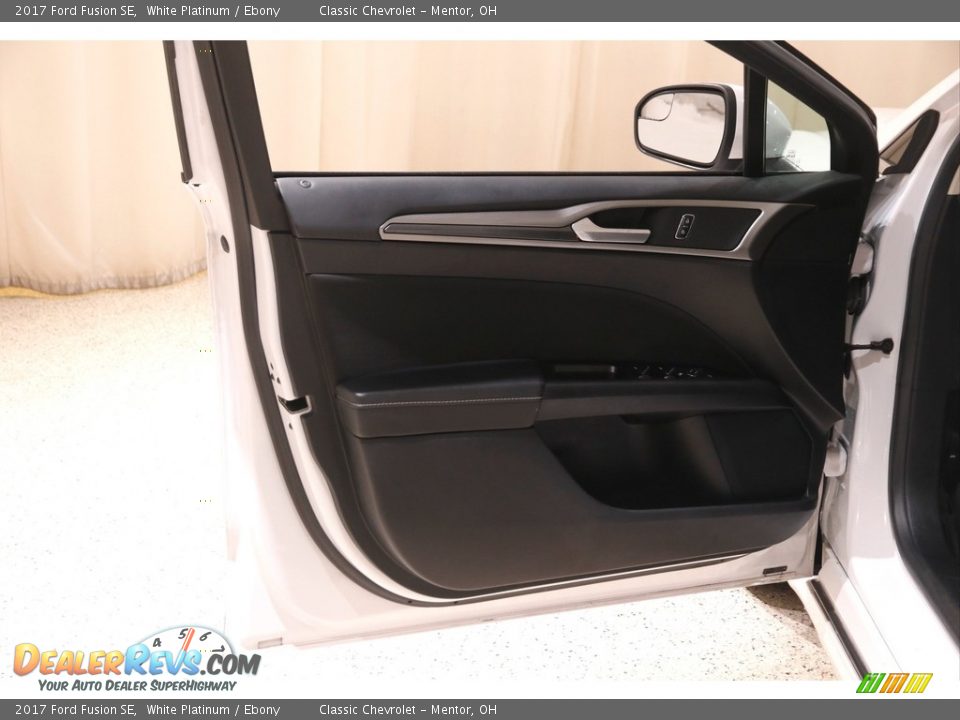 2017 Ford Fusion SE White Platinum / Ebony Photo #5