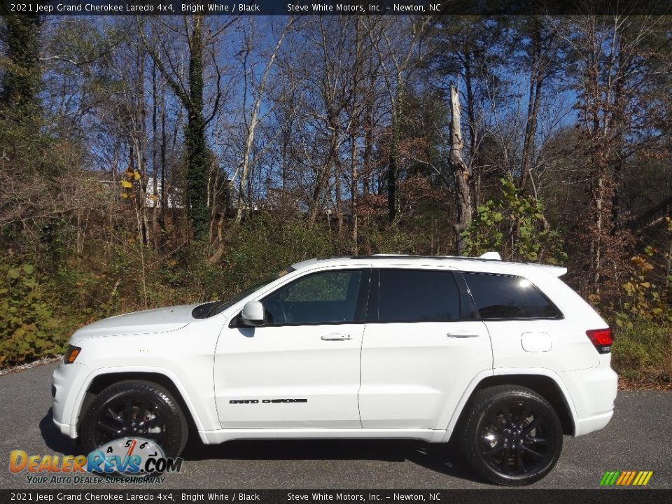 2021 Jeep Grand Cherokee Laredo 4x4 Bright White / Black Photo #1