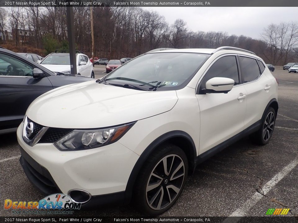 Front 3/4 View of 2017 Nissan Rogue Sport SL Photo #1