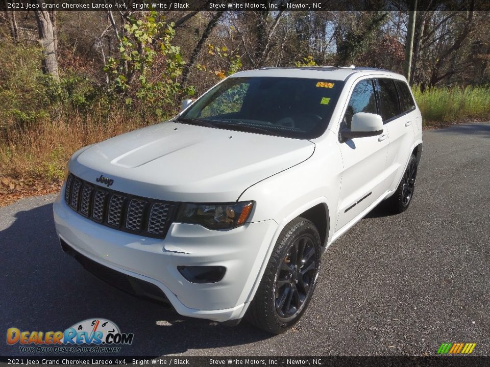 2021 Jeep Grand Cherokee Laredo 4x4 Bright White / Black Photo #3