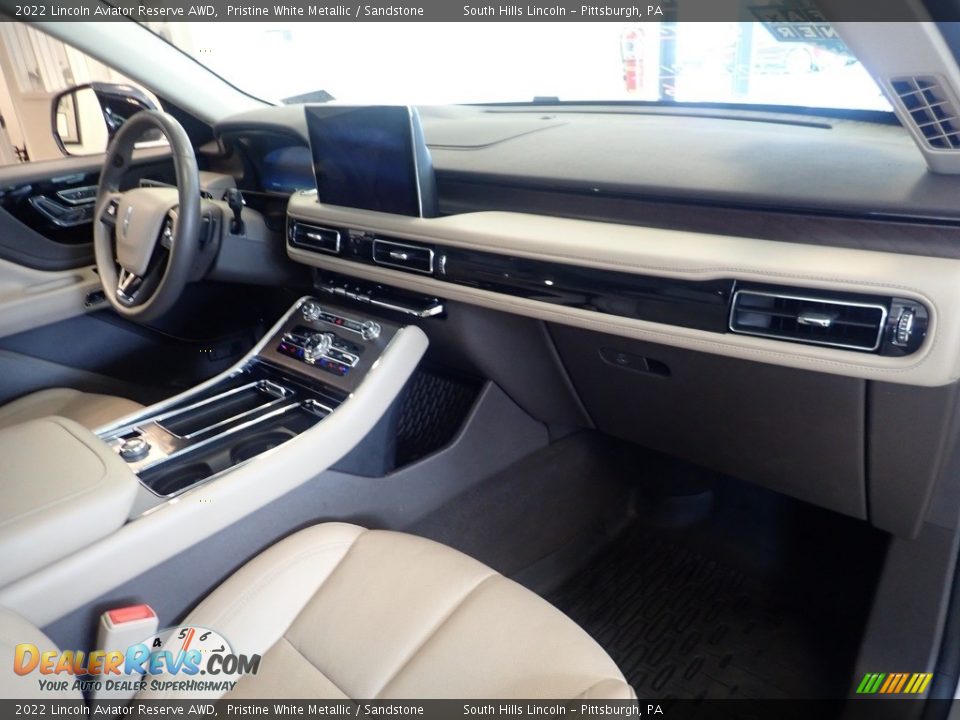 Dashboard of 2022 Lincoln Aviator Reserve AWD Photo #10